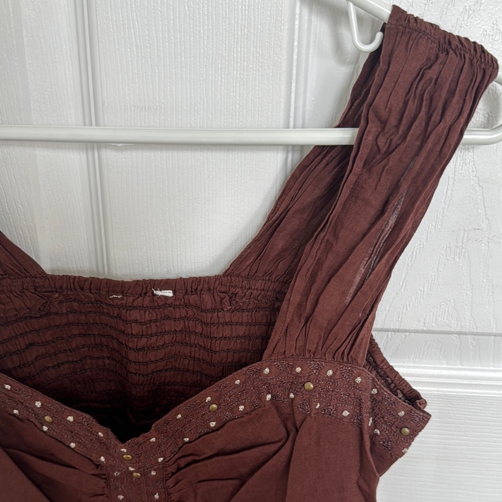 Elegant Brown Sleeveless Top - Picture 3 of 5